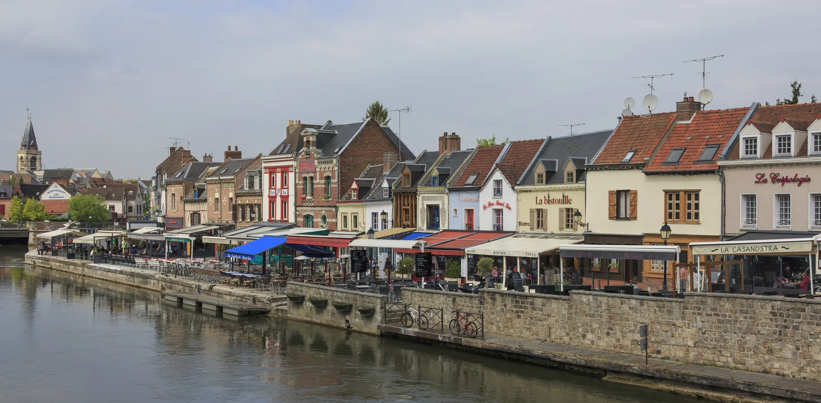 Le quai Bélu et les façades du quartier Saint-Leu à Amiens