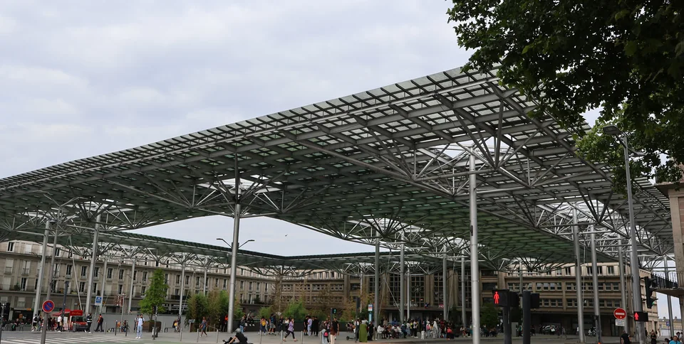 Façade et accès de la gare d’Amiens
